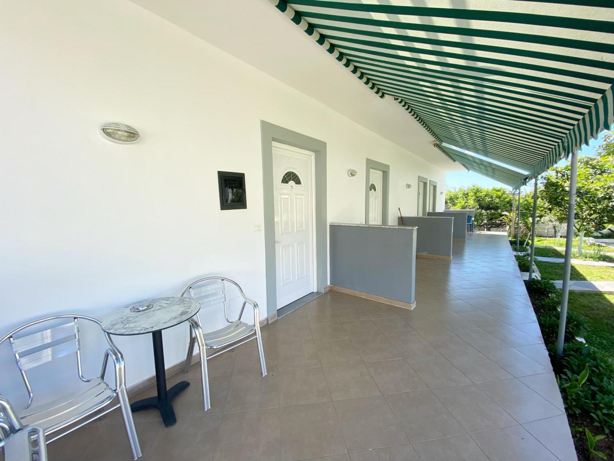 Yard Paradise Hotel