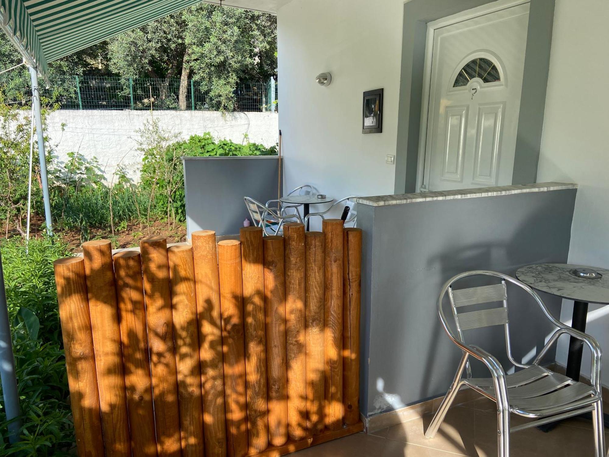 Yard Paradise 3* Dhermi